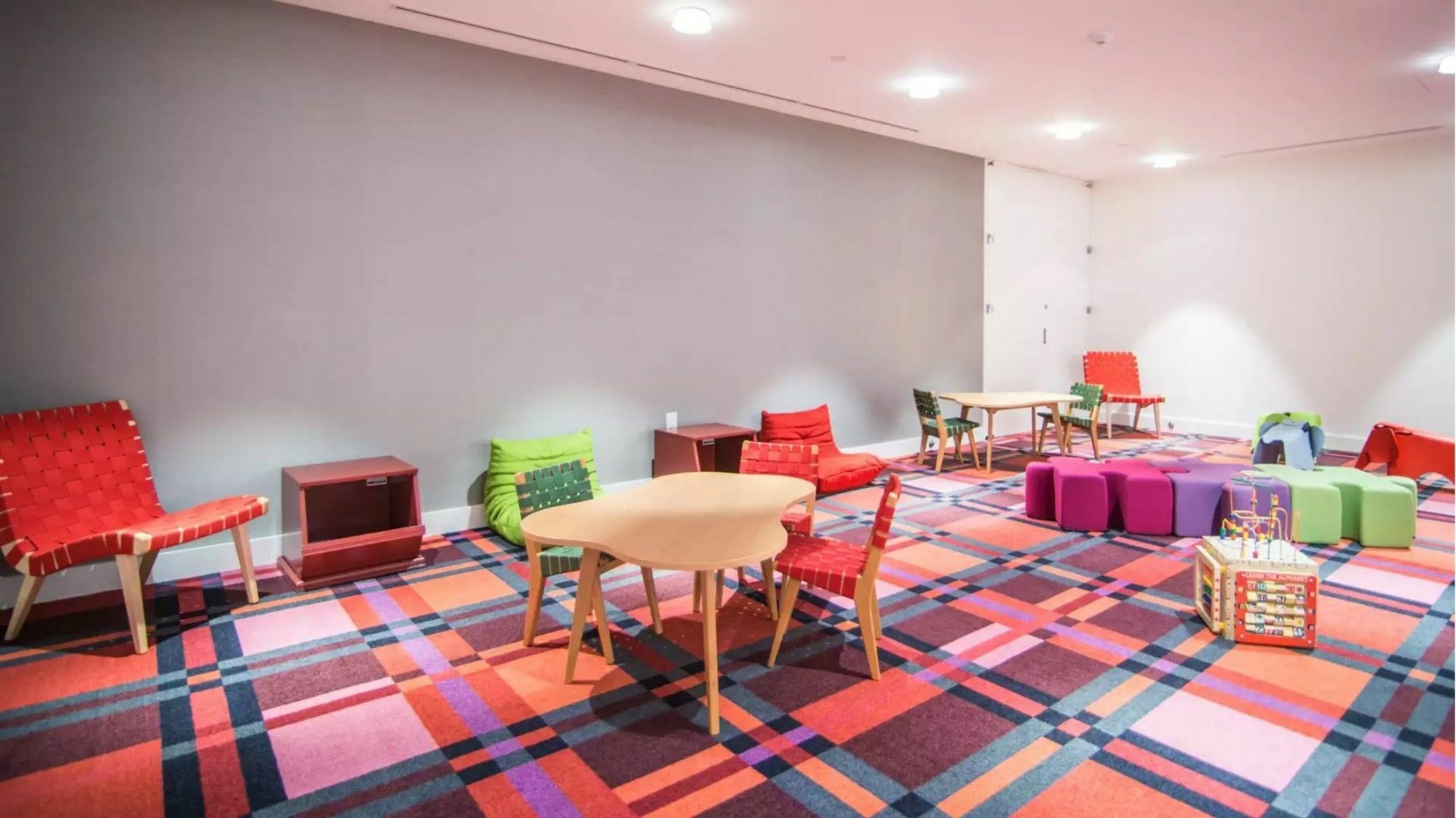 Global Luxury Suites At The Commonwealth Бостон Экстерьер фото